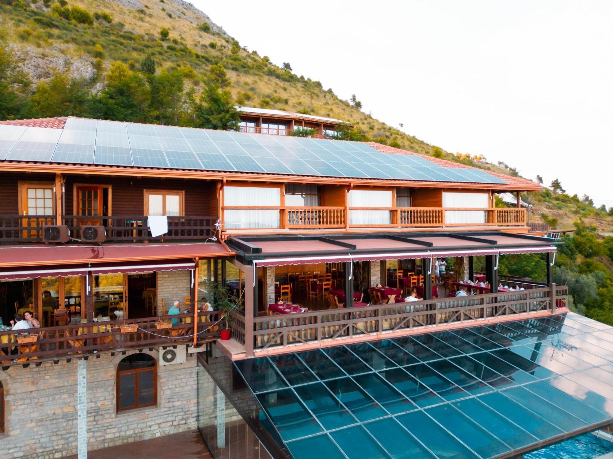 Hotel Shpija E Gjyshit Canaj Exterior photo